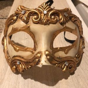 Costume mask